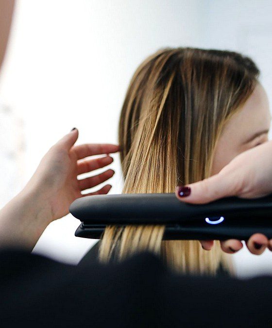 Quel lisseur abîme le moins les cheveux ? Le classement par pourcentage. Le Light Straight va-t-il tout changer ?