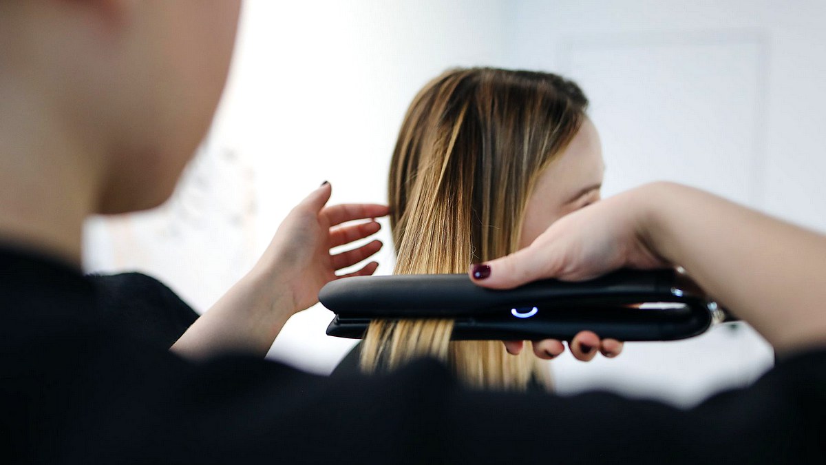 Quel lisseur abîme le moins les cheveux ? Le classement par pourcentage. Le Light Straight va-t-il tout changer ?