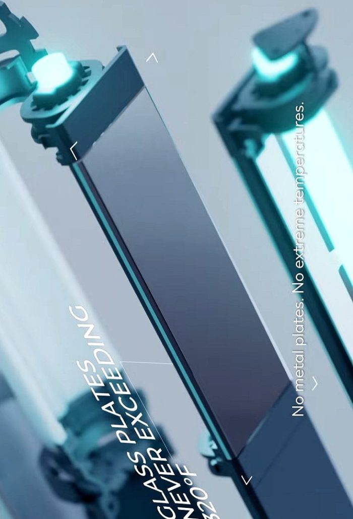 Les plaques en verre du lisseur infrarouge Light Straight + Multi Styler de l'Oréal